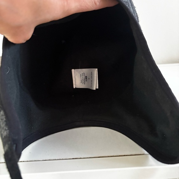 Outdoor Research Dakota Peruvian wool nylon blend outdoor winter beanie hat - Picture 5 of 8